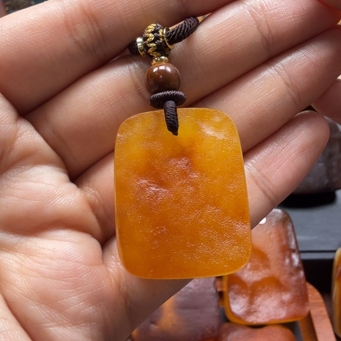 琥珀吊坠(赠链)未镶嵌