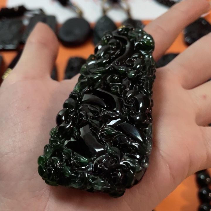 翡翠颈饰未镶嵌鑫*淼