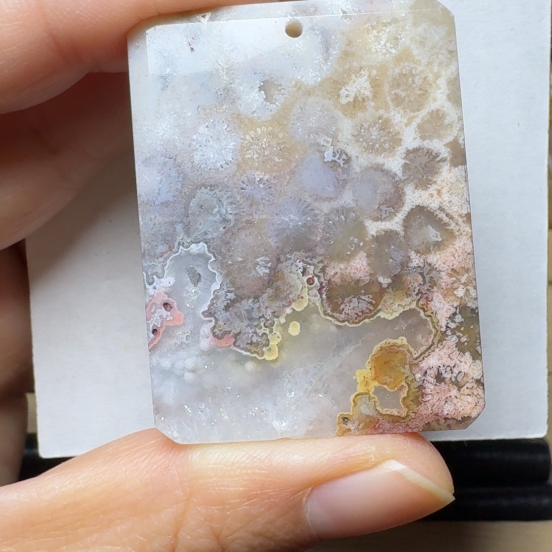 硅化玉奇特共生未镶嵌