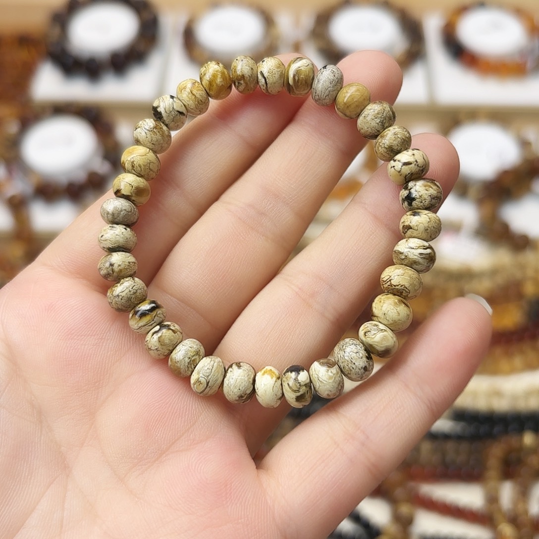 琥珀未镶嵌裸石七