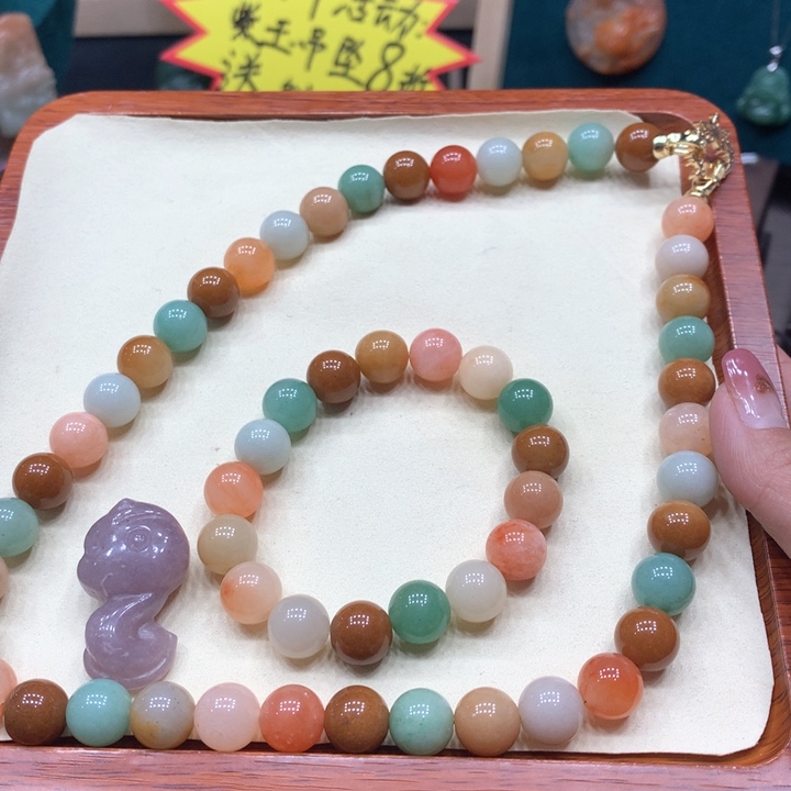 石英质玉颈饰足铂镶嵌小*子