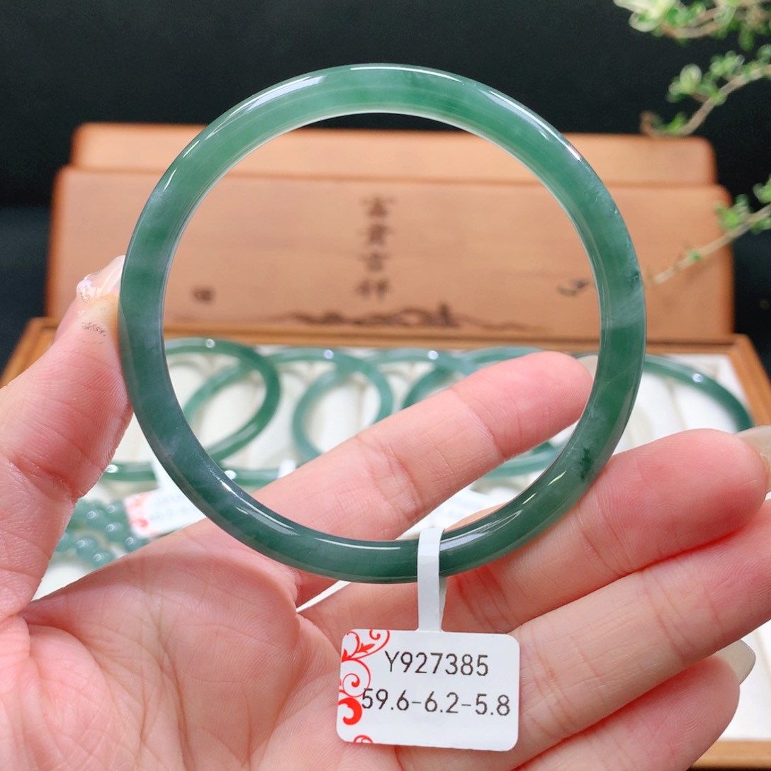 翡翠手镯未镶嵌天然