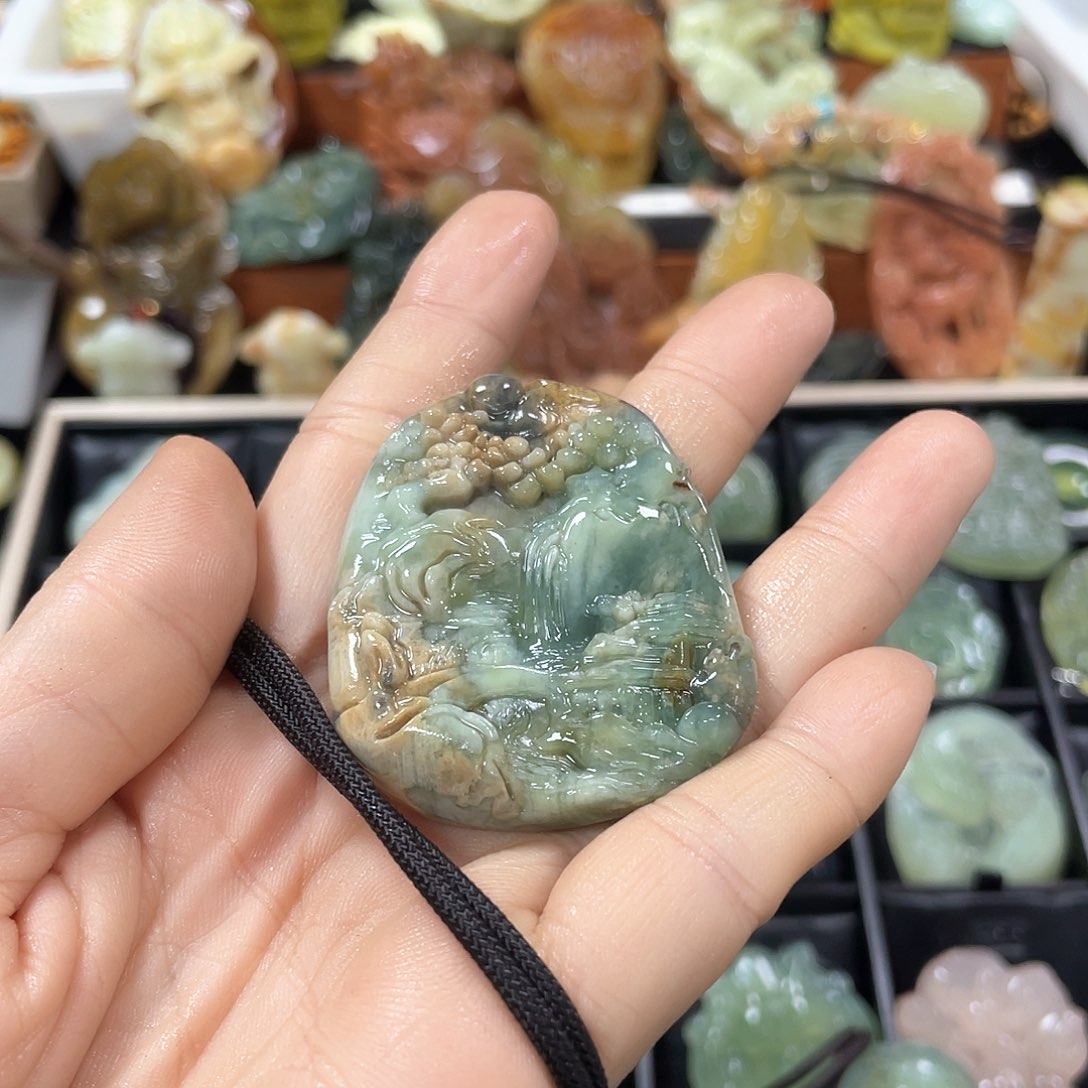 蛇纹石玉颈饰未镶嵌