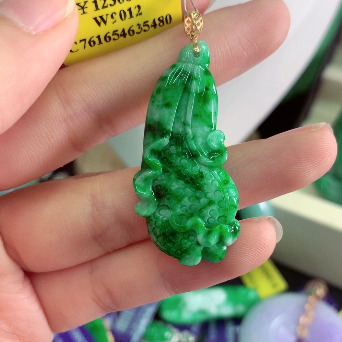 翡翠18K金镶嵌项链