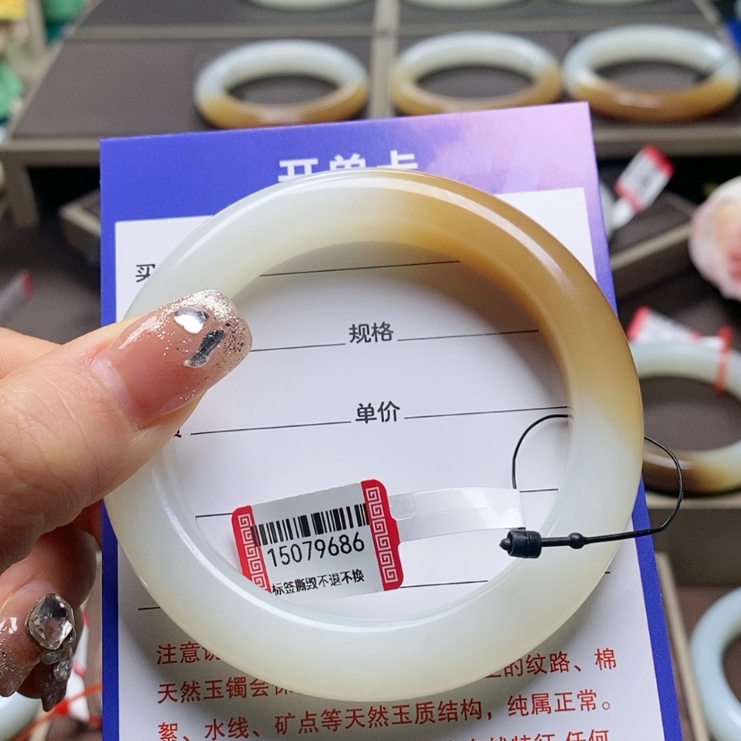 【闪购商品】和田玉手镯未镶嵌春**地