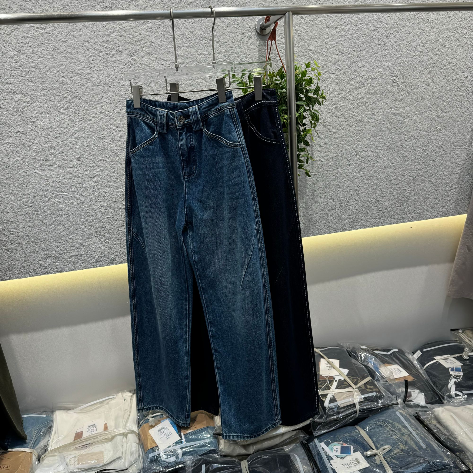 欧洲站2025秋冬新款复古中高腰弯刀牛仔裤女宽松明线直筒长裤