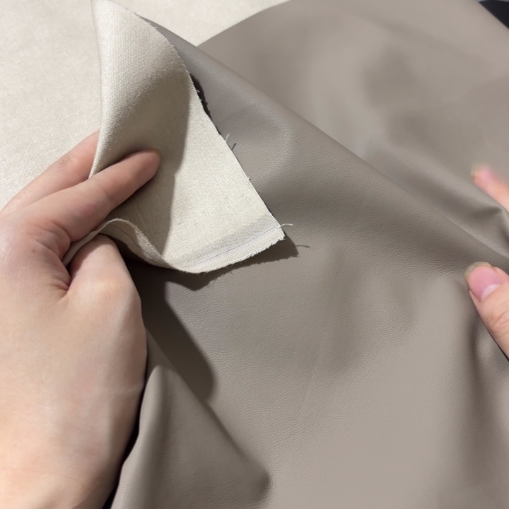 混纺奶茶灰棉底皮1米。  