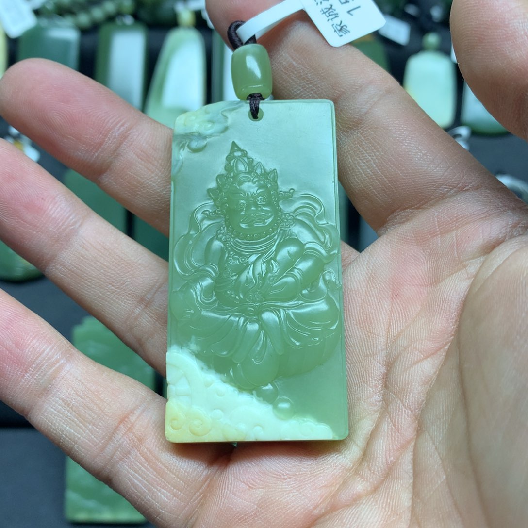 岫岩河磨玉（透闪石质玉）颈饰未镶嵌