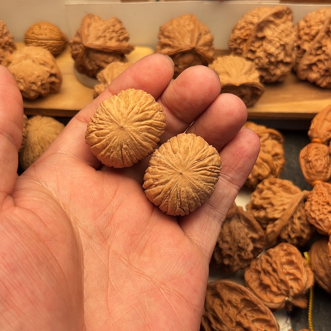 金***文玩核桃吊坠猴头