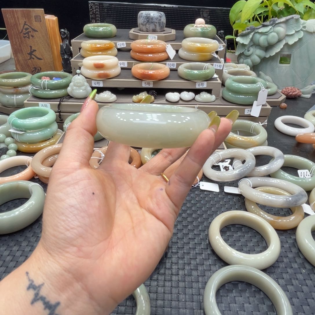 石英质玉手镯未镶嵌星**欢