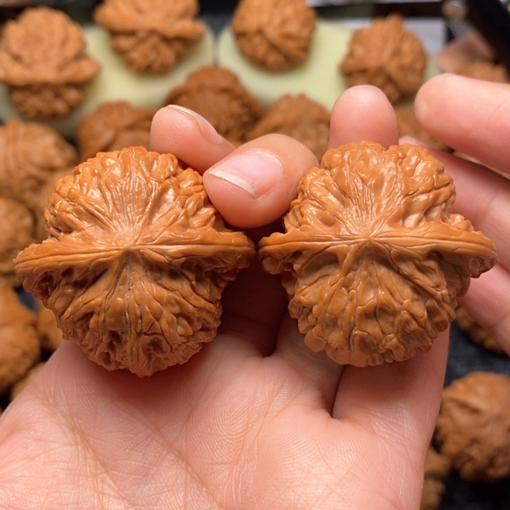 文玩核桃把件野生红皮正磨39