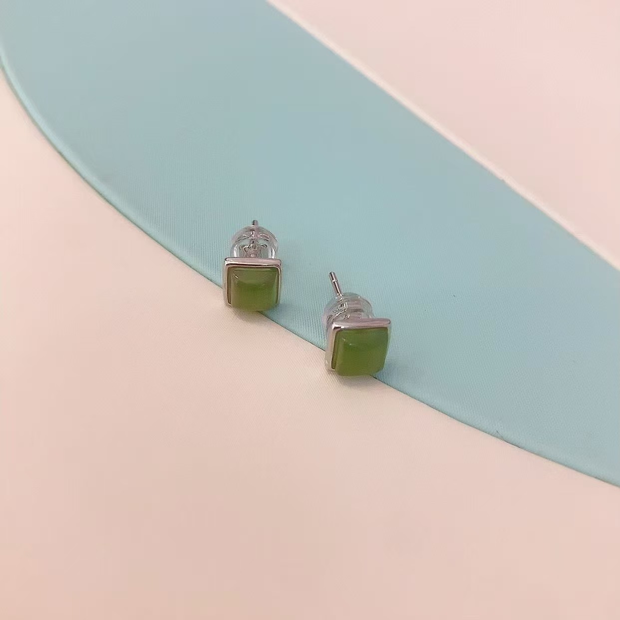 S925银和田玉耳钉