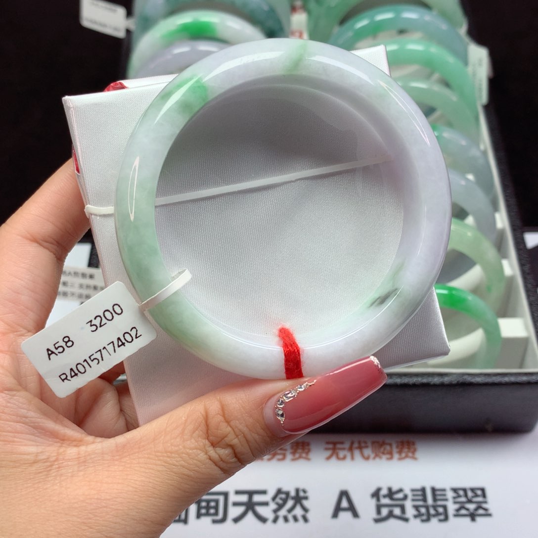 翡翠手镯未镶嵌轮胎白底青