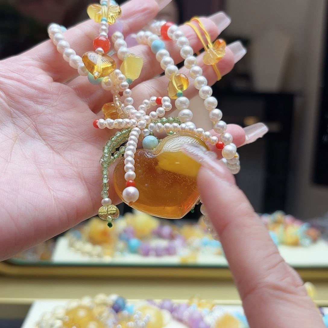 未镶嵌颈饰琥珀琥珀