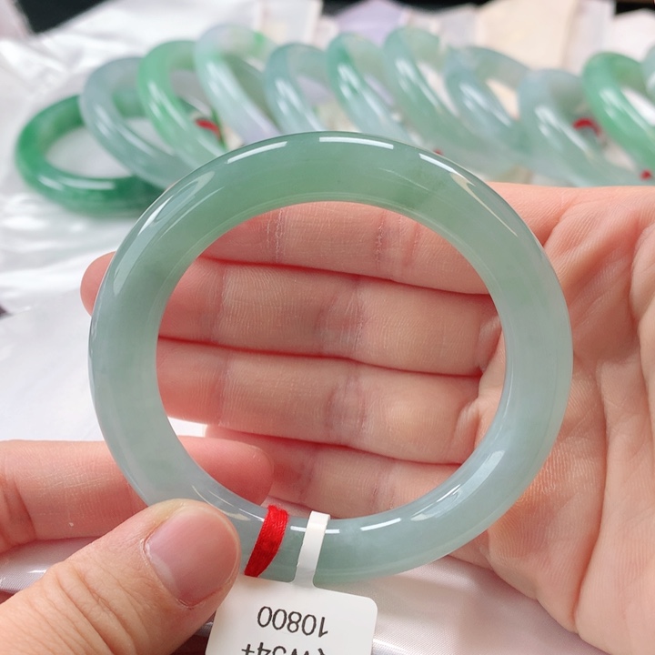 翡翠手镯未镶嵌缅甸A货翡翠手镯