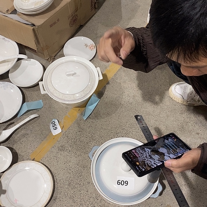 白瓷609  汤煲一个