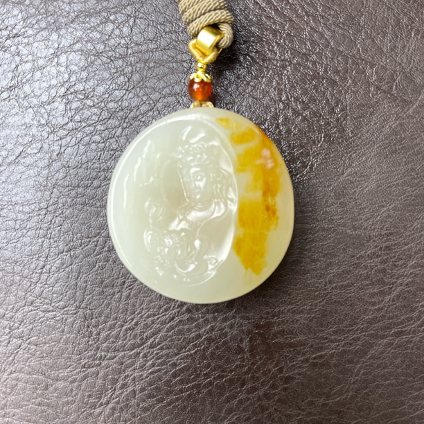 石包沁色观音手把把玩件D2