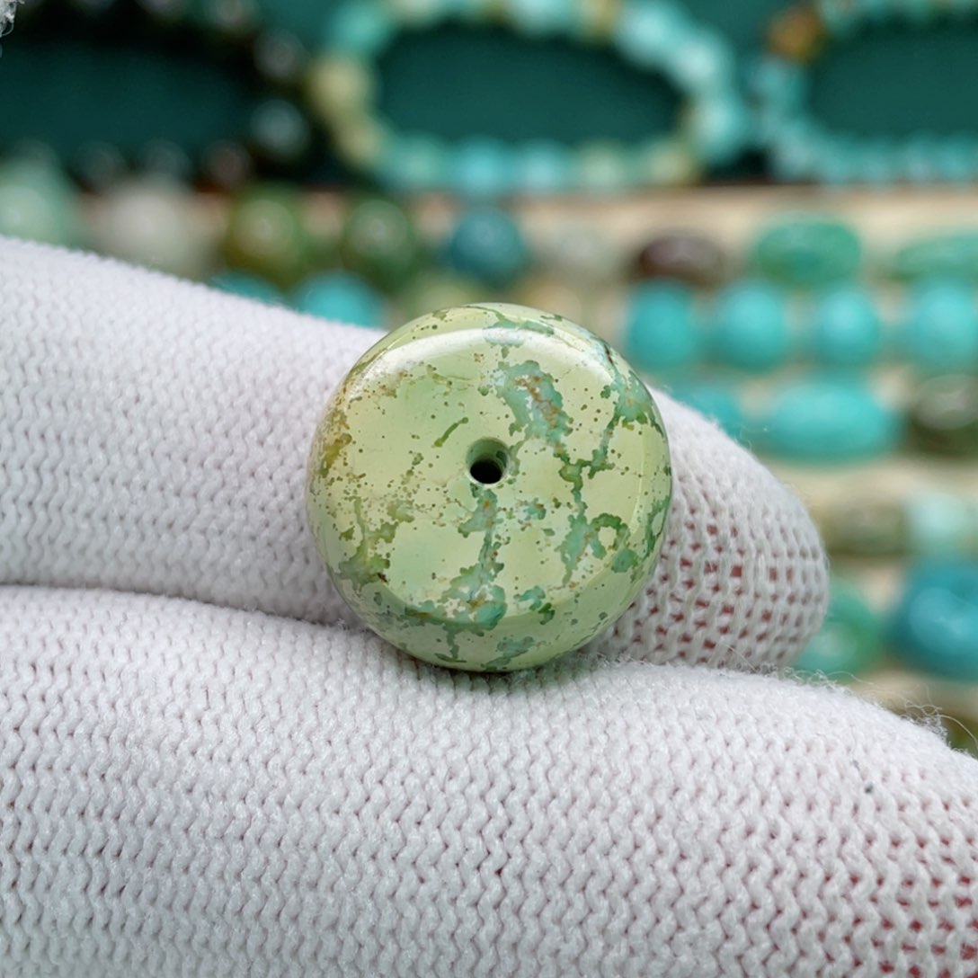 绿松石未镶嵌颈饰