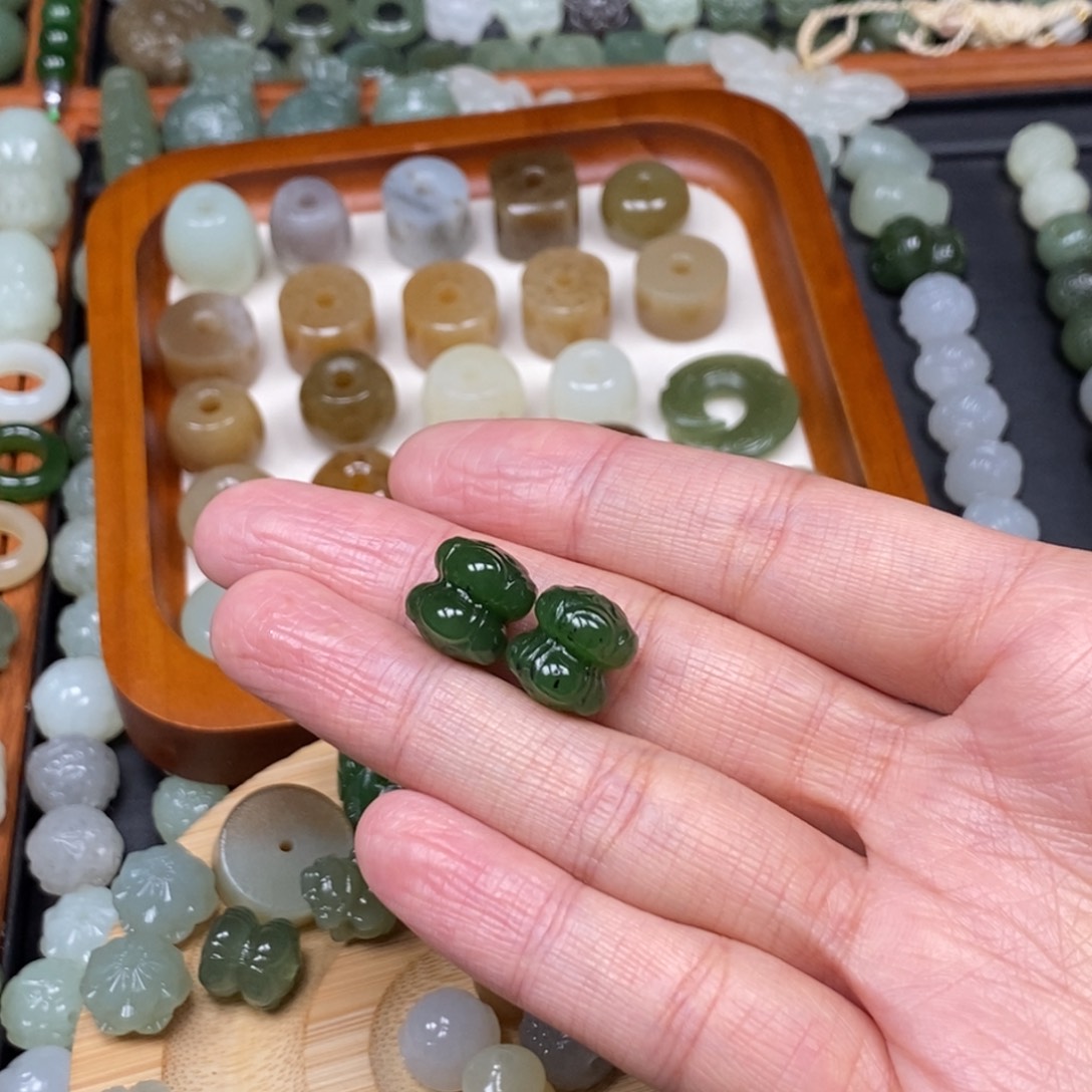 ᨦ****和田玉未镶嵌颈饰