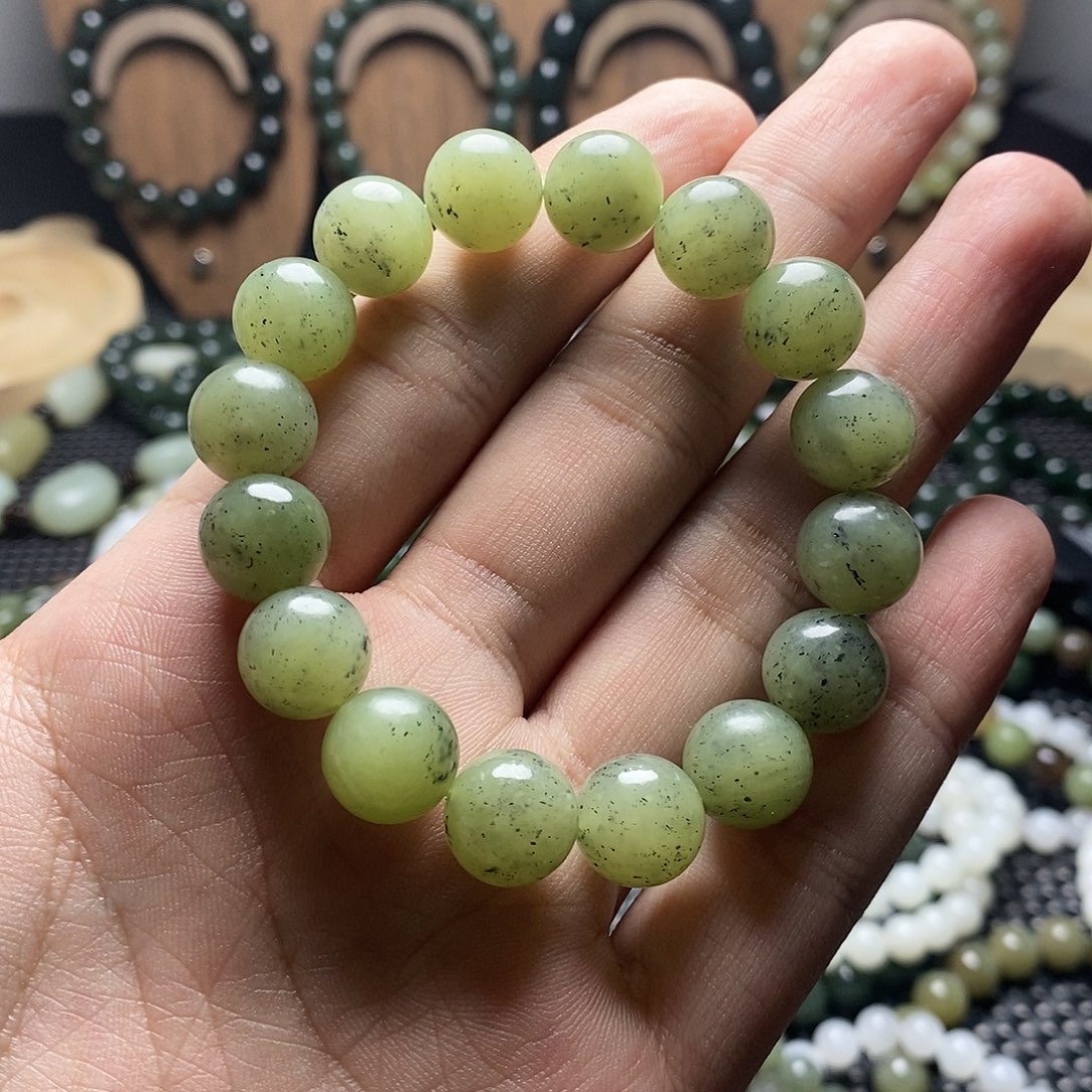 和田玉未镶嵌手串3