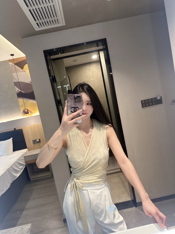 时尚修身型背心系带高腰法式收腰挂脖吊带设计感显瘦女装通勤