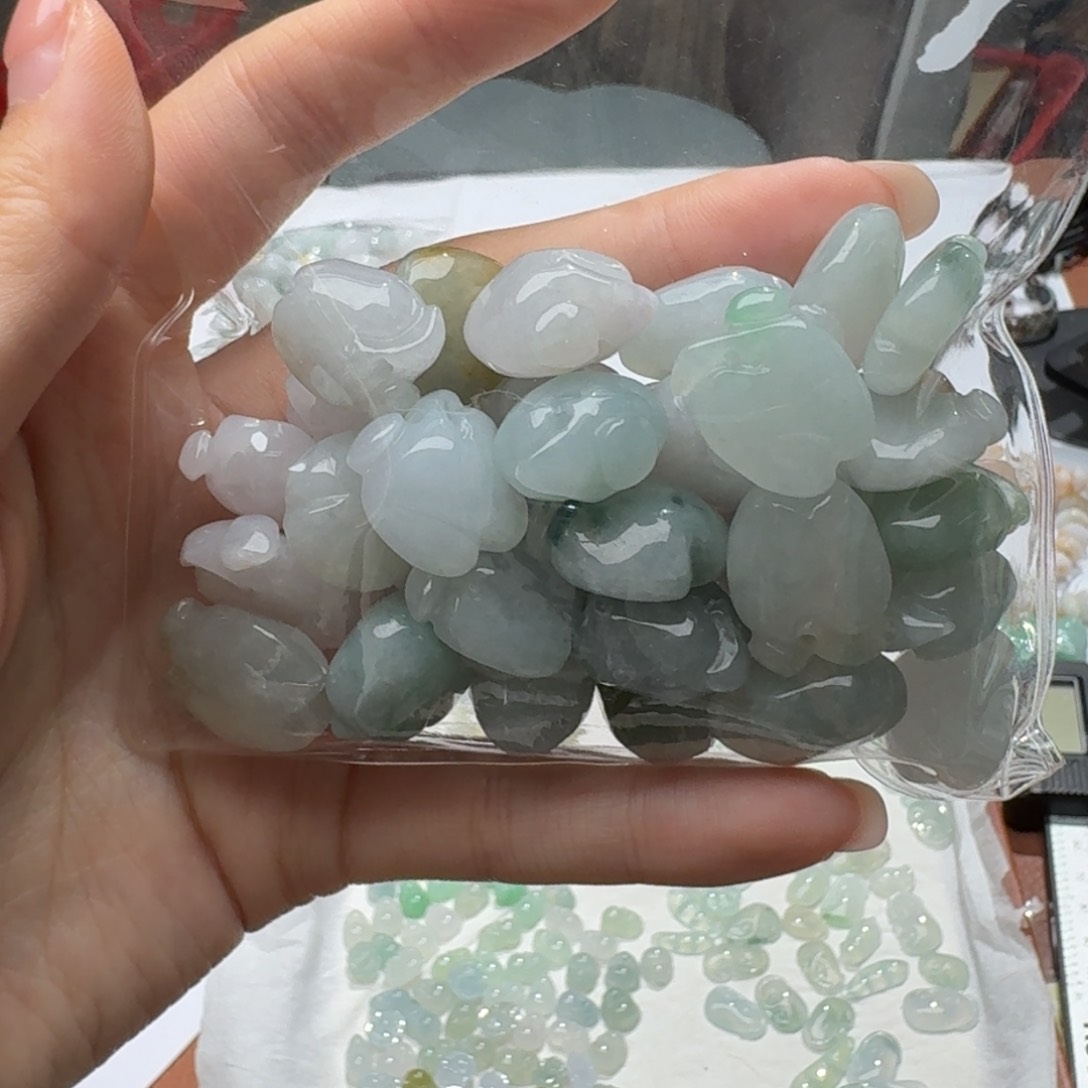 未镶嵌挂件翡翠福利1个，不包邮，拍邮费发货