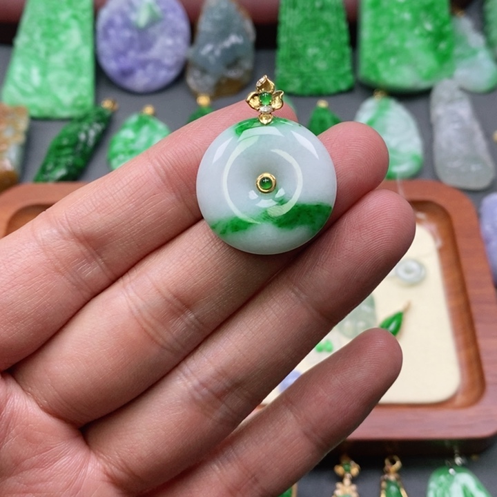 翡翠颈饰未镶嵌吊坠