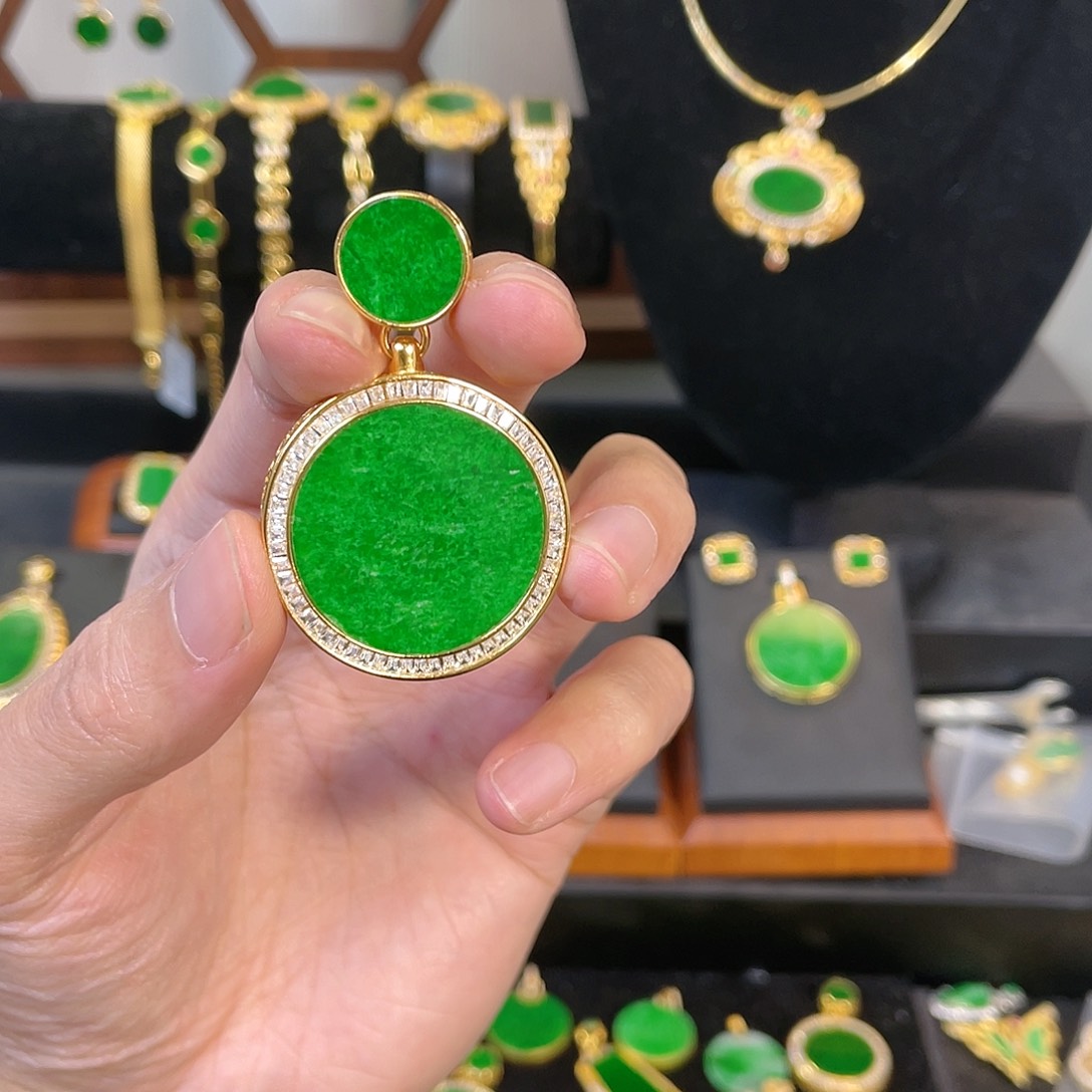 翡翠吊坠(赠链)银S925镀金镶嵌