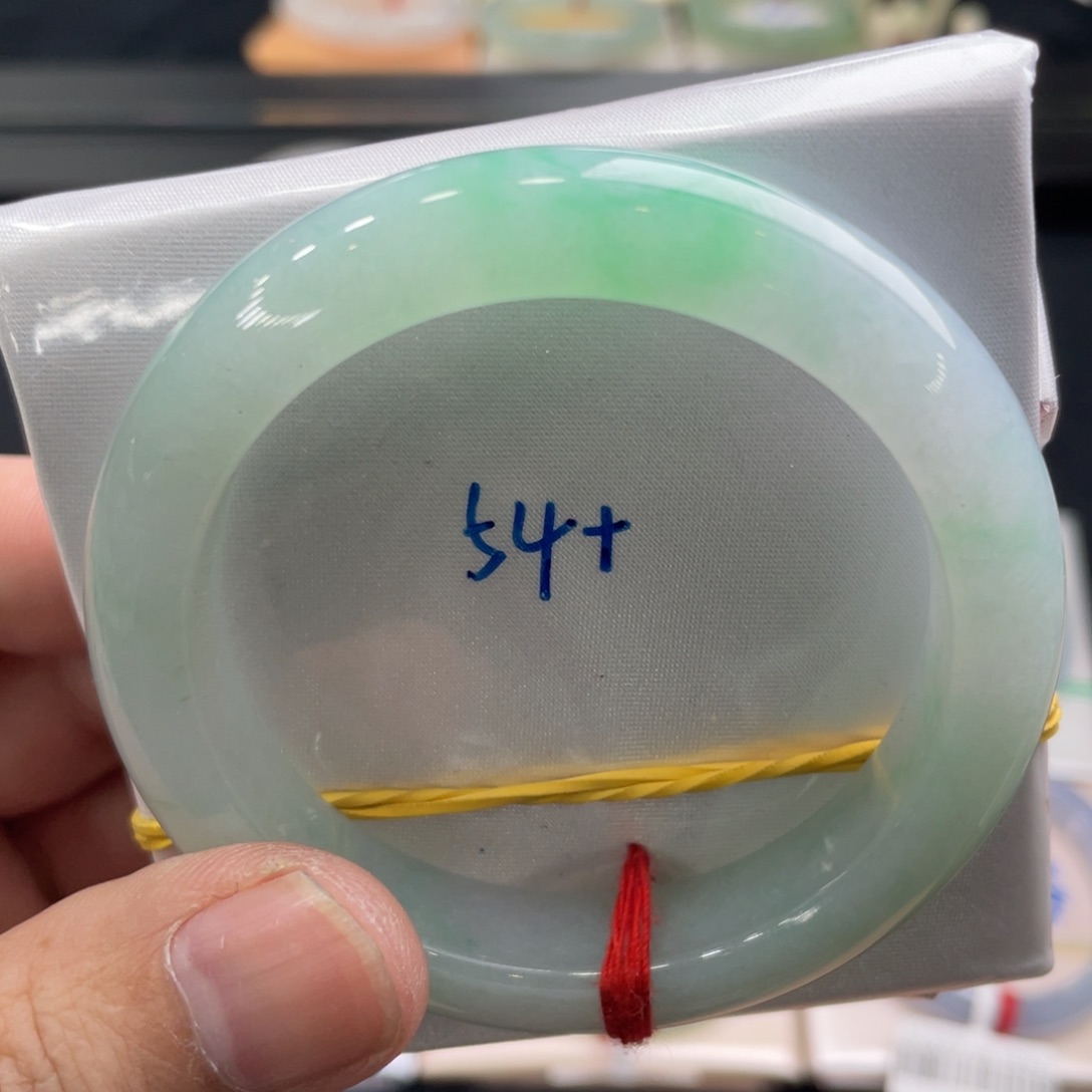 翡翠手镯未镶嵌翡翠手镯