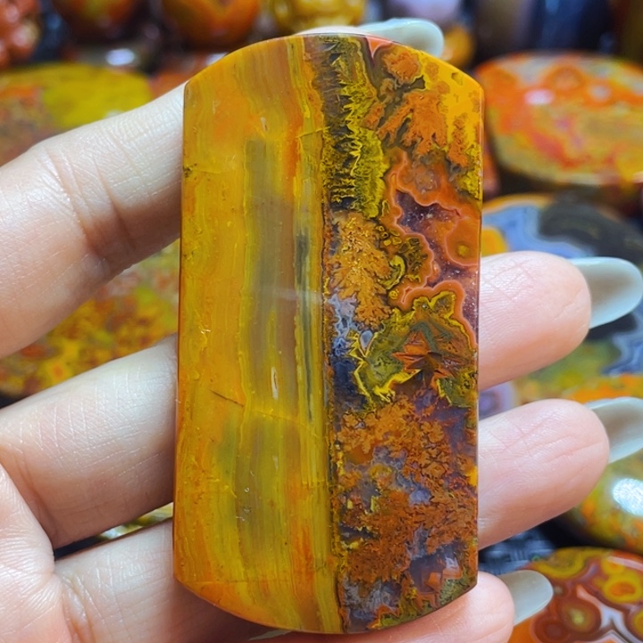 玛瑙/玉髓战国红吊坠钛钢