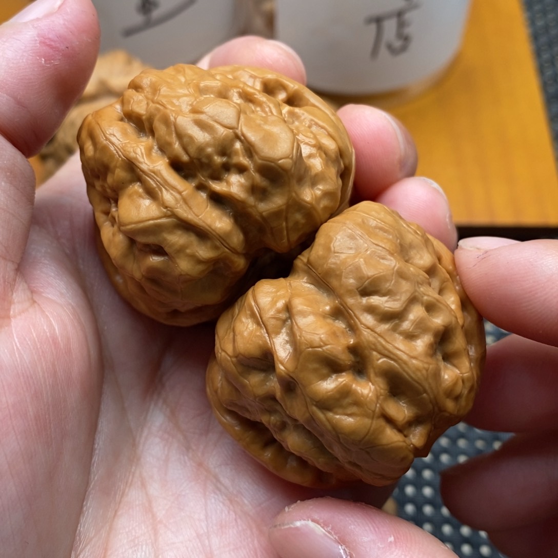 文玩核桃吊坠飞**见边40左右