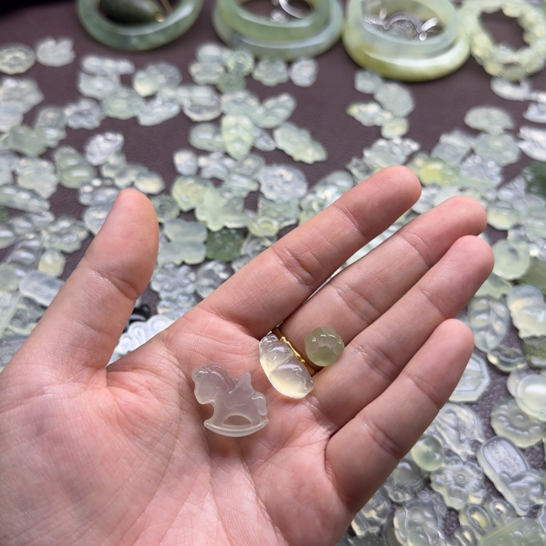 O***蛇纹石玉合金颈饰