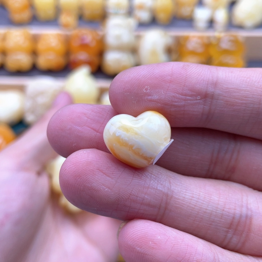 ****强琥珀未镶嵌裸石蜜蜡