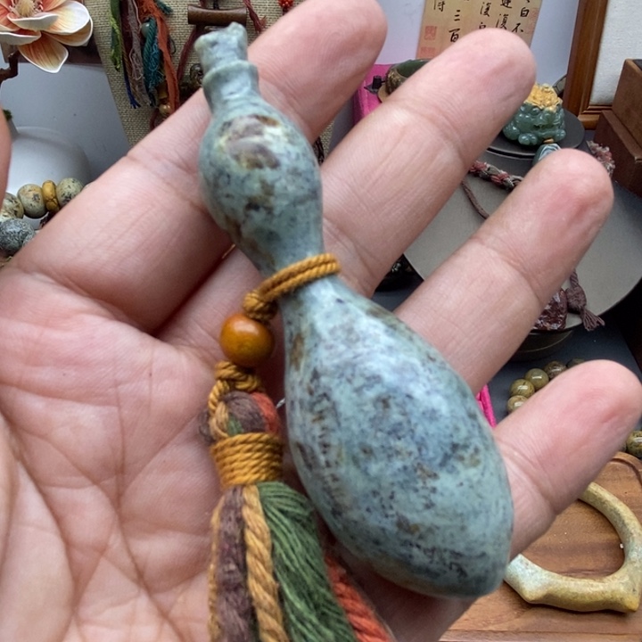 未镶嵌岫岩河磨玉（透闪石质玉）挂件