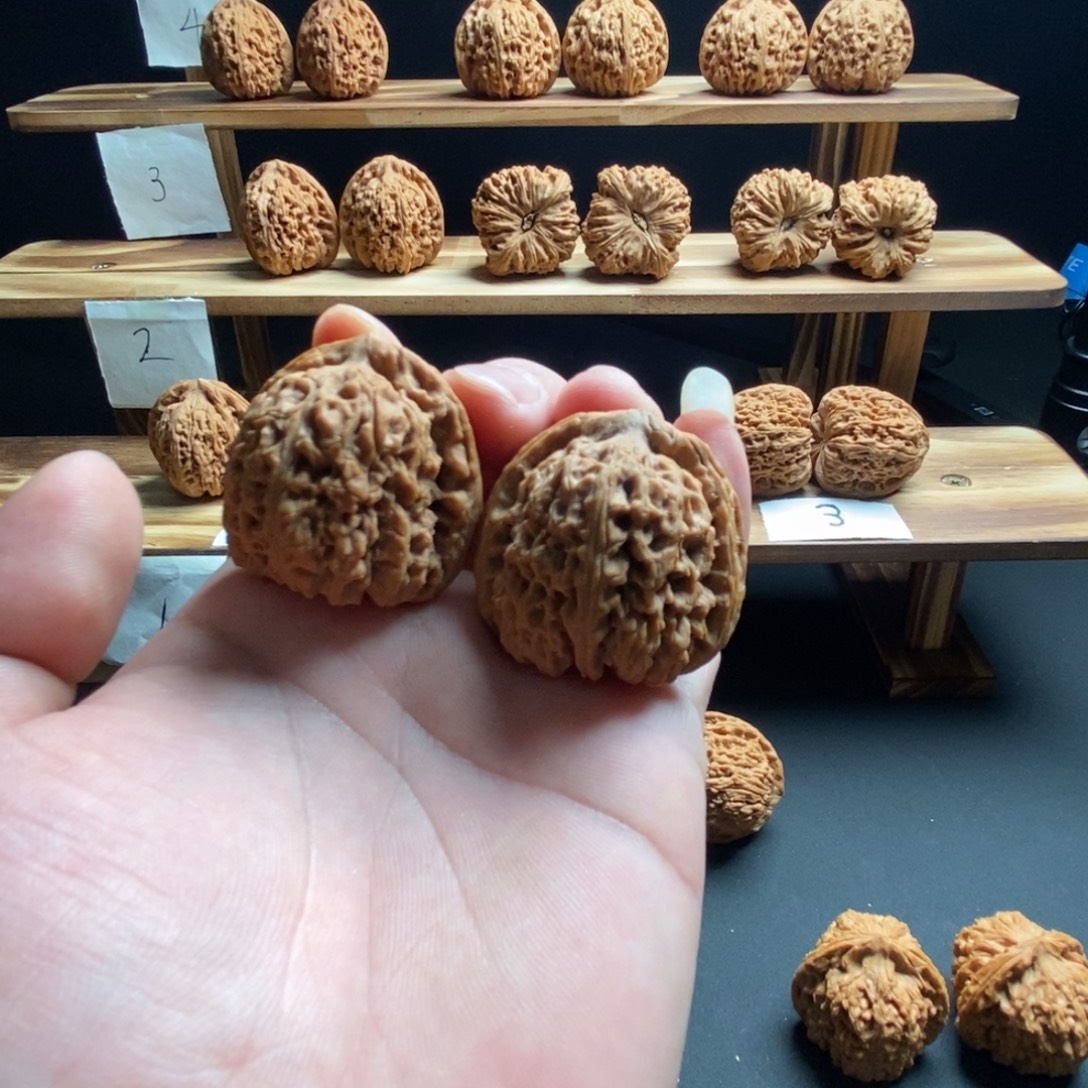 i***y桃核把件南疆石拉丝纹尺寸37