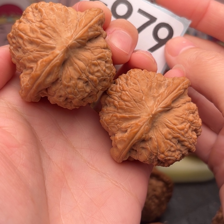 泽***禹文玩核桃吊坠979血麒麟