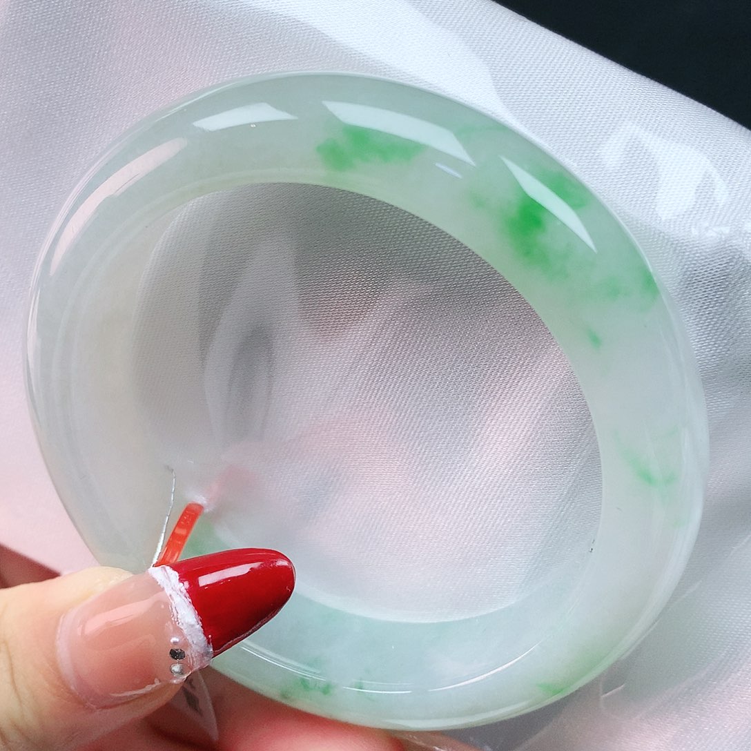 翡翠手镯未镶嵌54圈