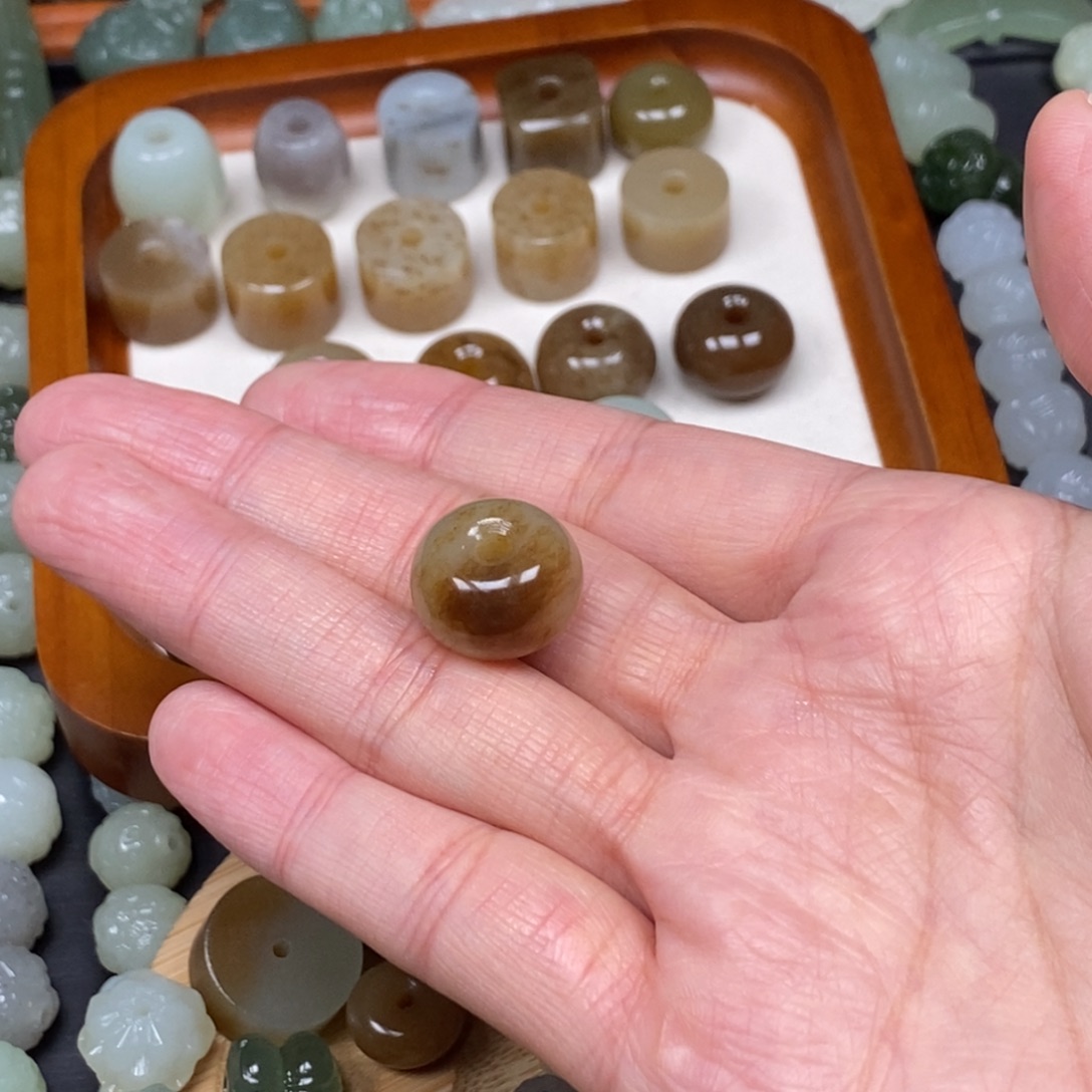 ℒ****和田玉未镶嵌颈饰