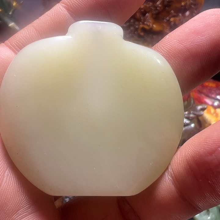 透闪石质玉未镶嵌颈饰