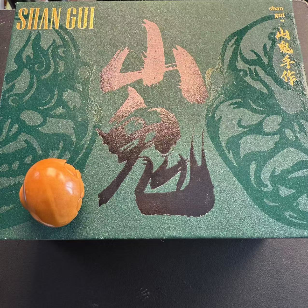 甄选精品核雕橄榄核盒核雕盒-恶僧手持