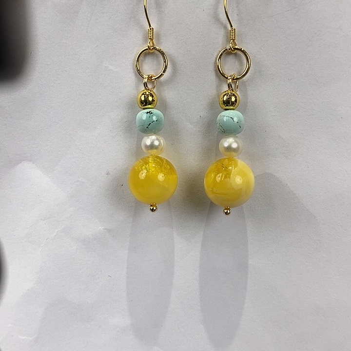 琥珀未镶嵌颈饰多人