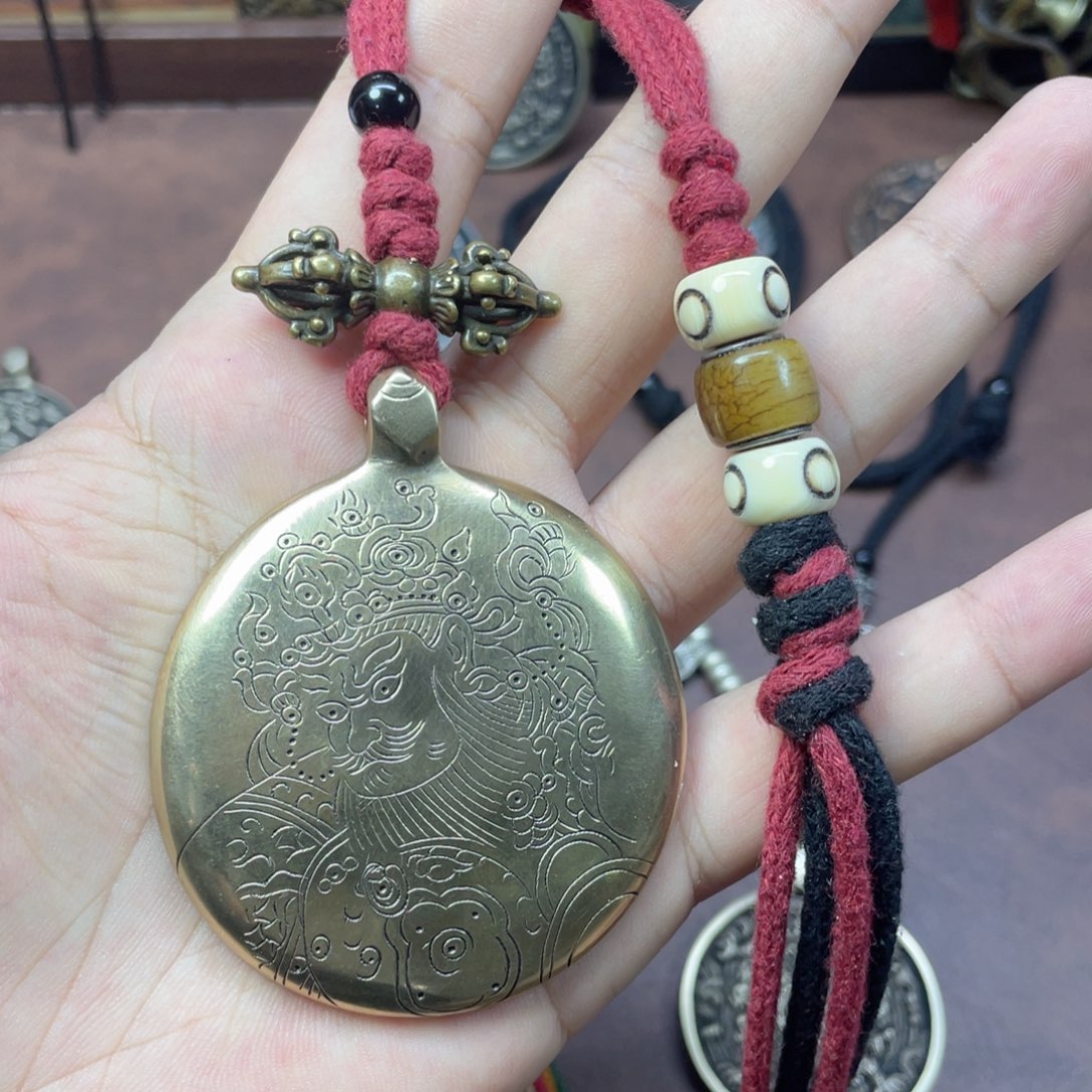 金银版广目天王雕刻九宫八卦牌腰挂