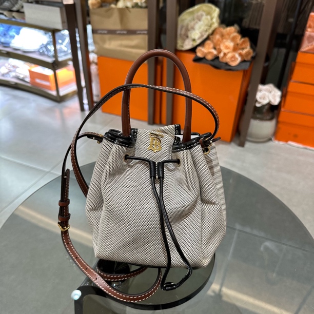 99新 BURBERRY/博柏利 Burberry帆布mini小水桶 US5111316