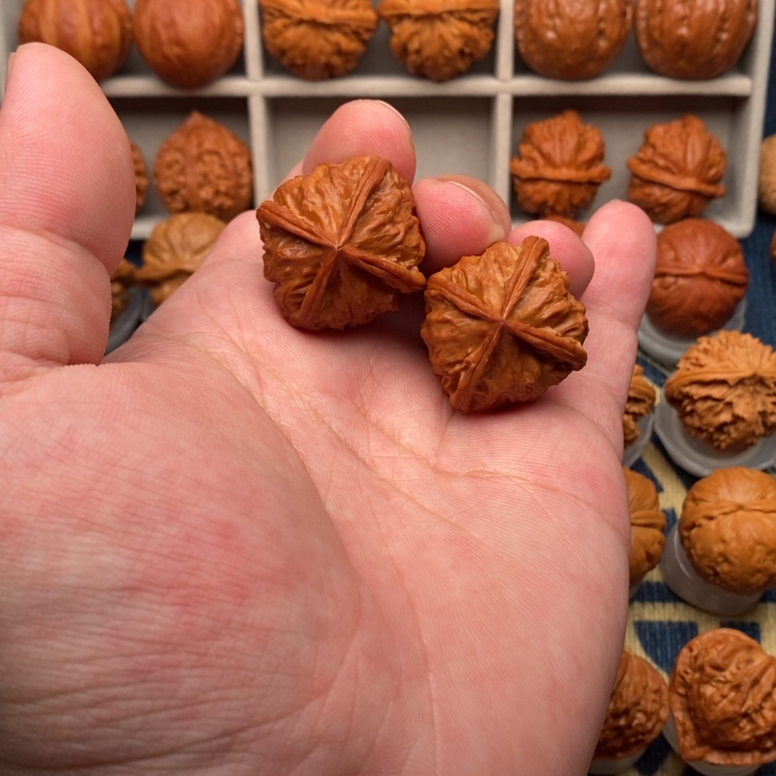 x***杰把件文玩核桃皇冠四棱