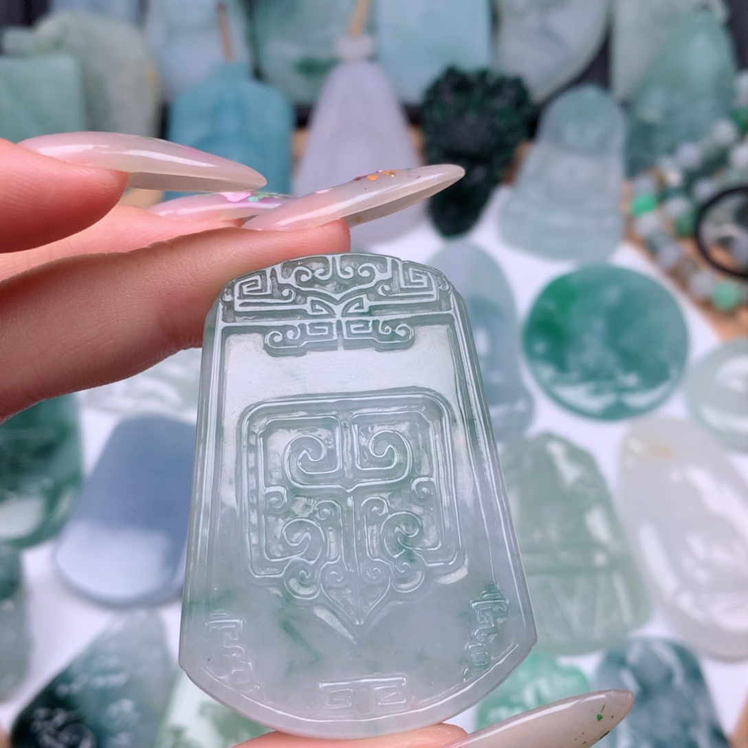 【闪购商品】翡翠颈饰未镶嵌彬*冰飘花无事牌