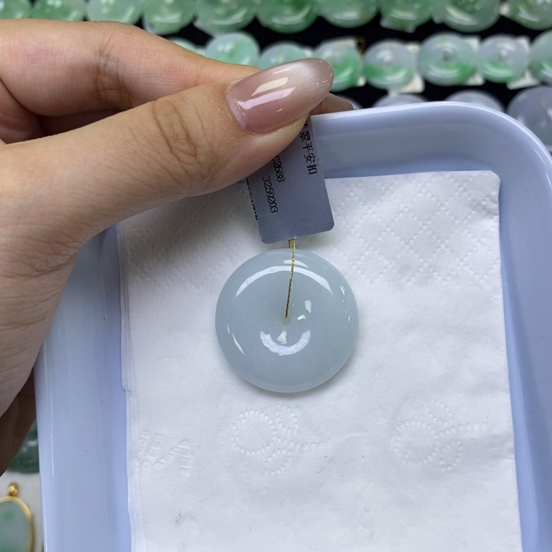 颈饰未镶嵌翡翠平安扣