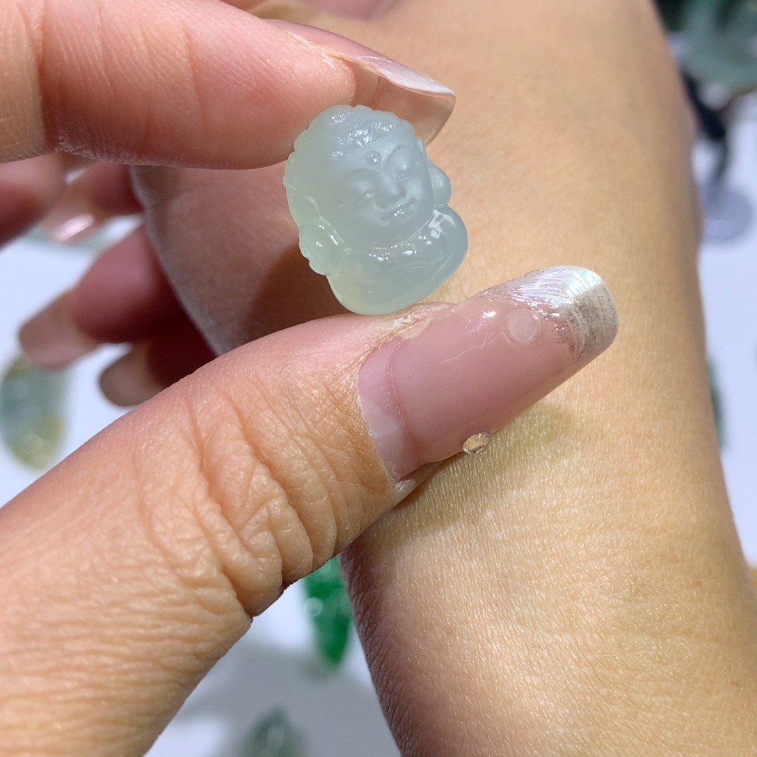 翡翠颈饰未镶嵌宝宝佛