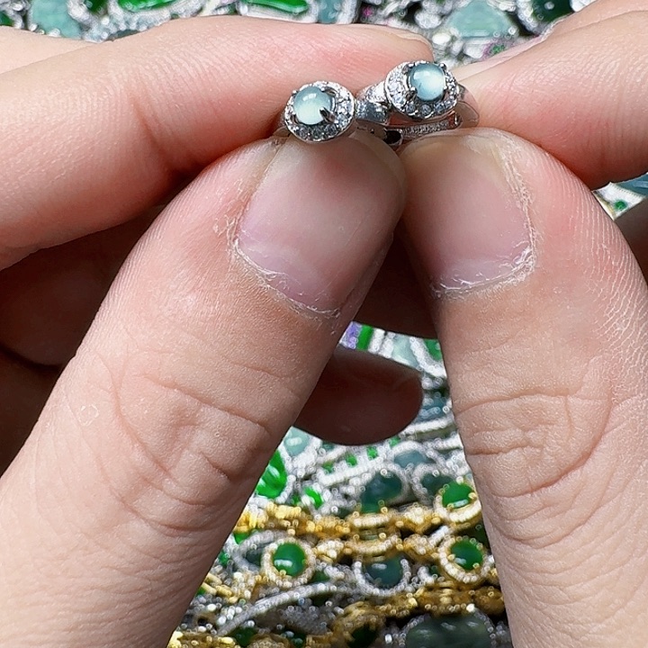 翡翠颈饰未镶嵌天然A货翡翠放漏