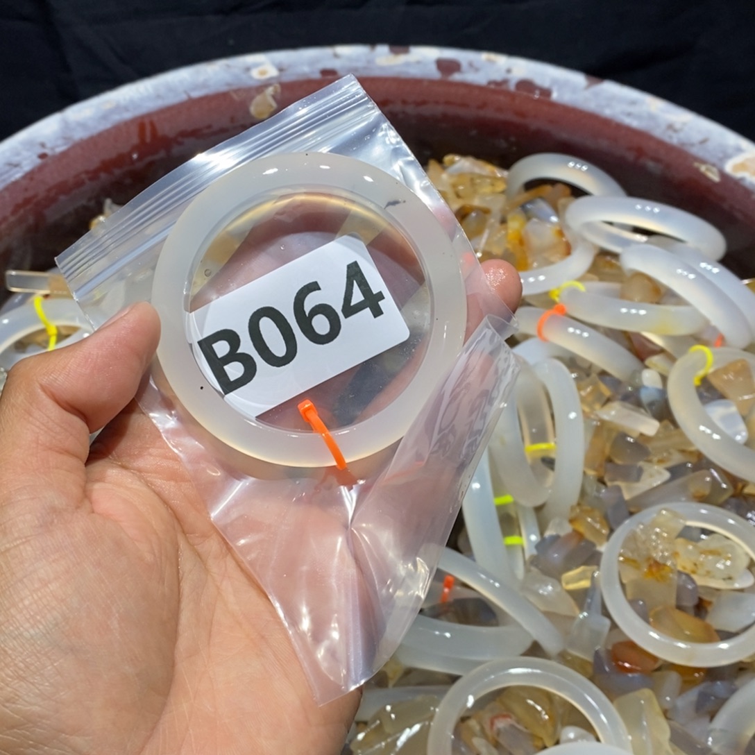 我***.玛瑙/玉髓未镶嵌手镯