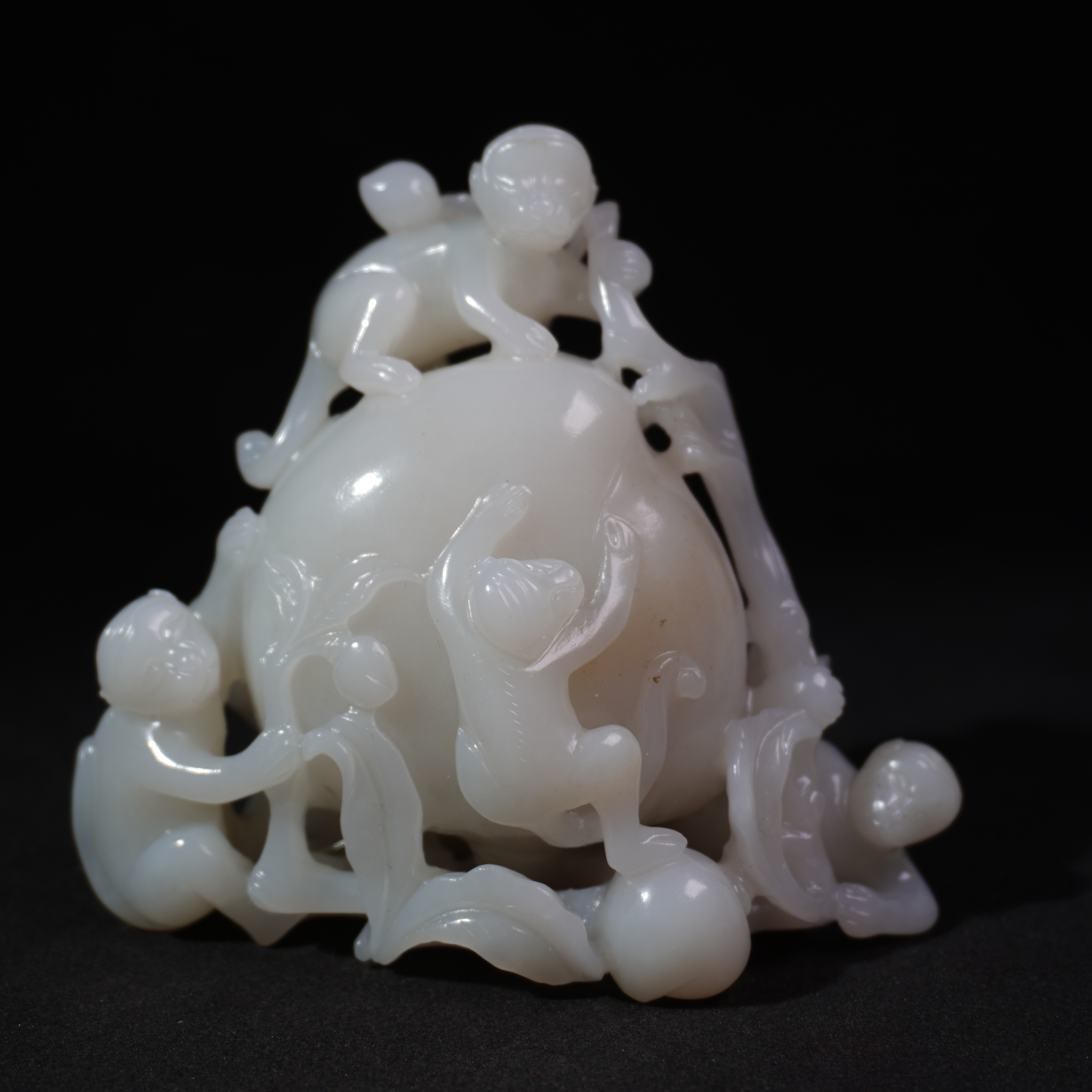 10SE203  清  和田玉灵猴祝寿摆件